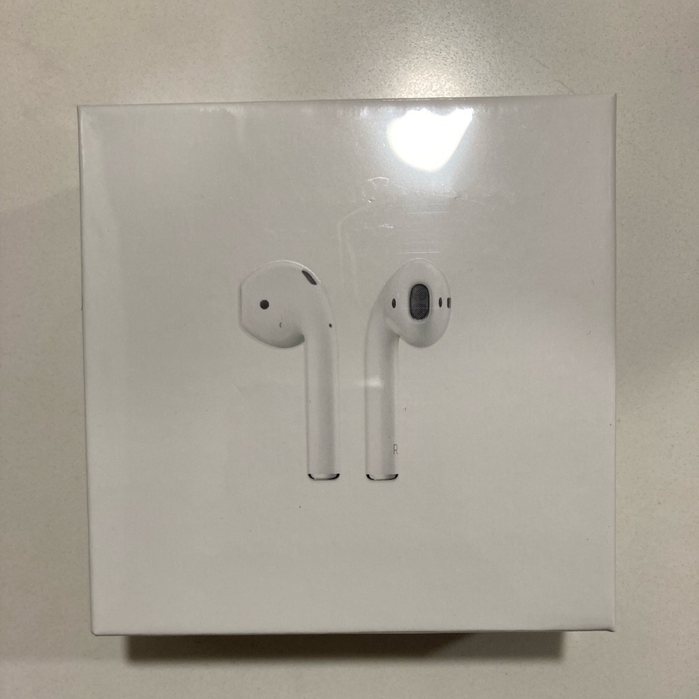 Apple AirPods with Wireless Charging Case - White